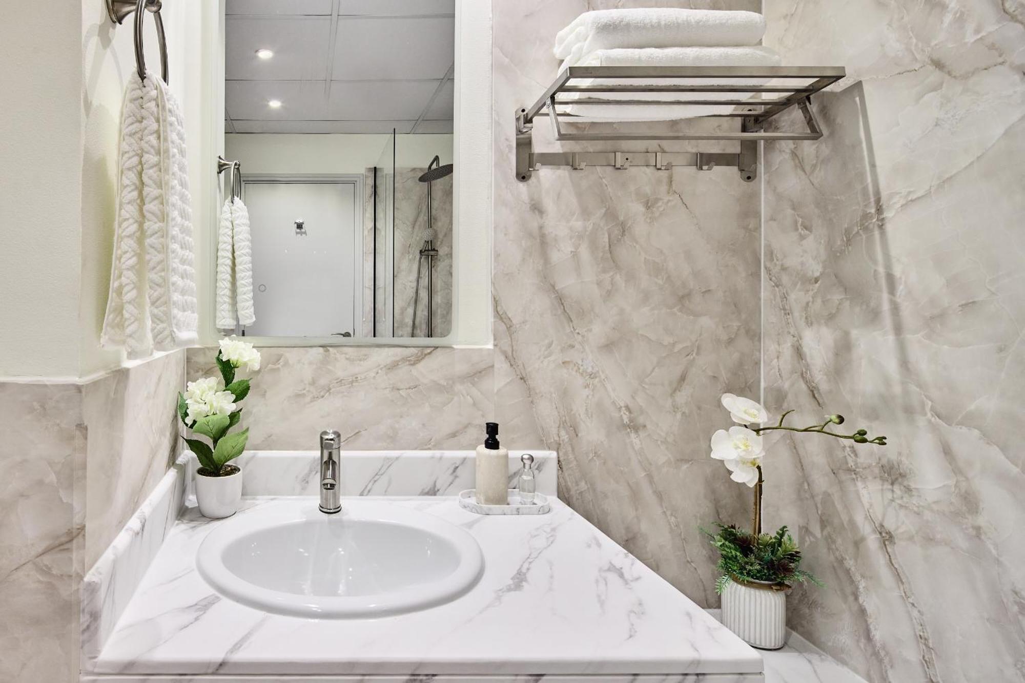 Ultimate Luxury 2bdr Beachfront Apartment *
